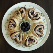 Blackberry Ginger Speculaas Danish Wreath.